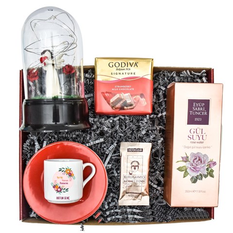 İsme Özel Çiçek Desenli Kahve Fincanı Işıklı Fanus Gül Suyu Çikolata ve Kahve Hediye Kutusu