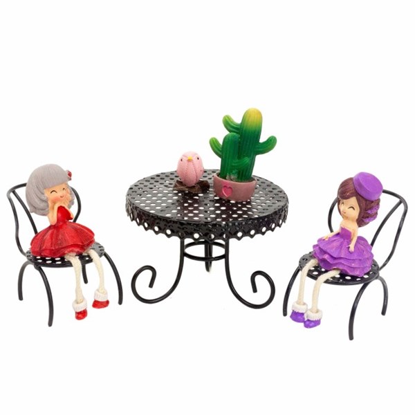 Masada Oturan Sevimli Kızlar Temalı Minyatür Biblo Seti