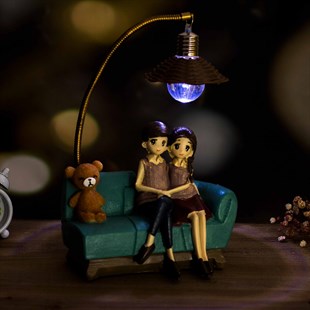 Evde Oturan Romantik Sevgililer Temalı Gece Lambası ve Biblo