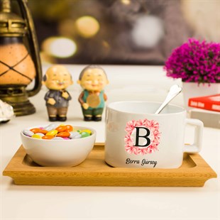 İsme Özel Ahşap Tepsili Kahve Çay Fincanı ve Şekerlik İkram Seti - Pembe Çiçek Tasarımlı