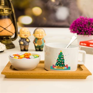 İsme Özel Ahşap Tepsili Kahve Çay Fincanı ve Şekerlik İkram Seti - Yılbaşı Ağacı Temalı
