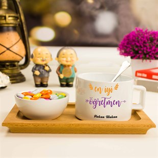İsme Özel Ahşap Tepsili Kahve Çay Fincanı ve Şekerlik İkram Seti - En İyi Öğretmen Renkli İsimli