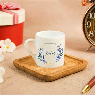 İsme Özel Ahşap Tepsili Kahve Fincanı-Çiçek Tasarımlı
